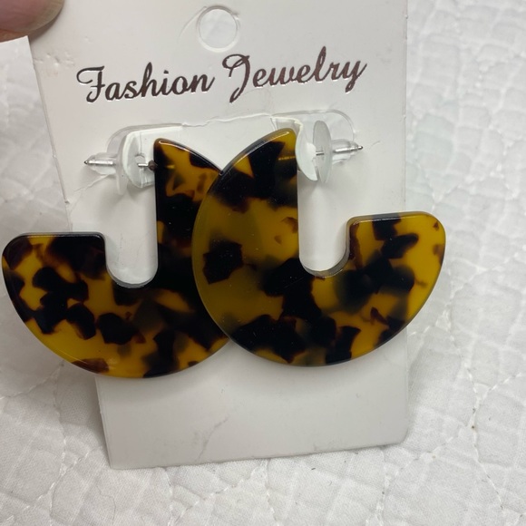 Faux tortoise shell earrings New! NWT! - Picture 7 of 7